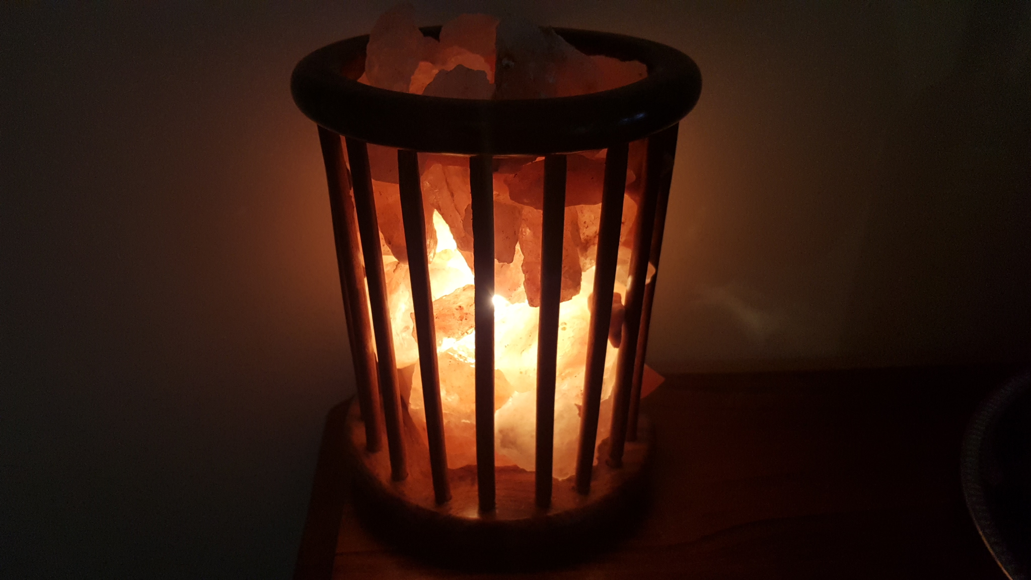 Rosewood Round Lamp with 3-4kg Himalayan Salt Chunks